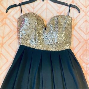 ✨ Black & Gold Sequin Sweetheart Cocktail Dress! ✨